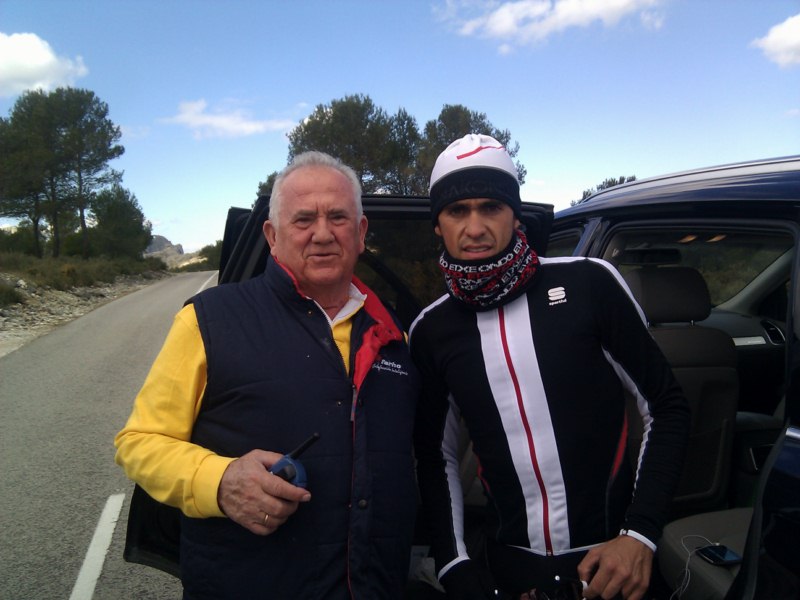 Alberto Contador con Cristino en la Val de Ebo
